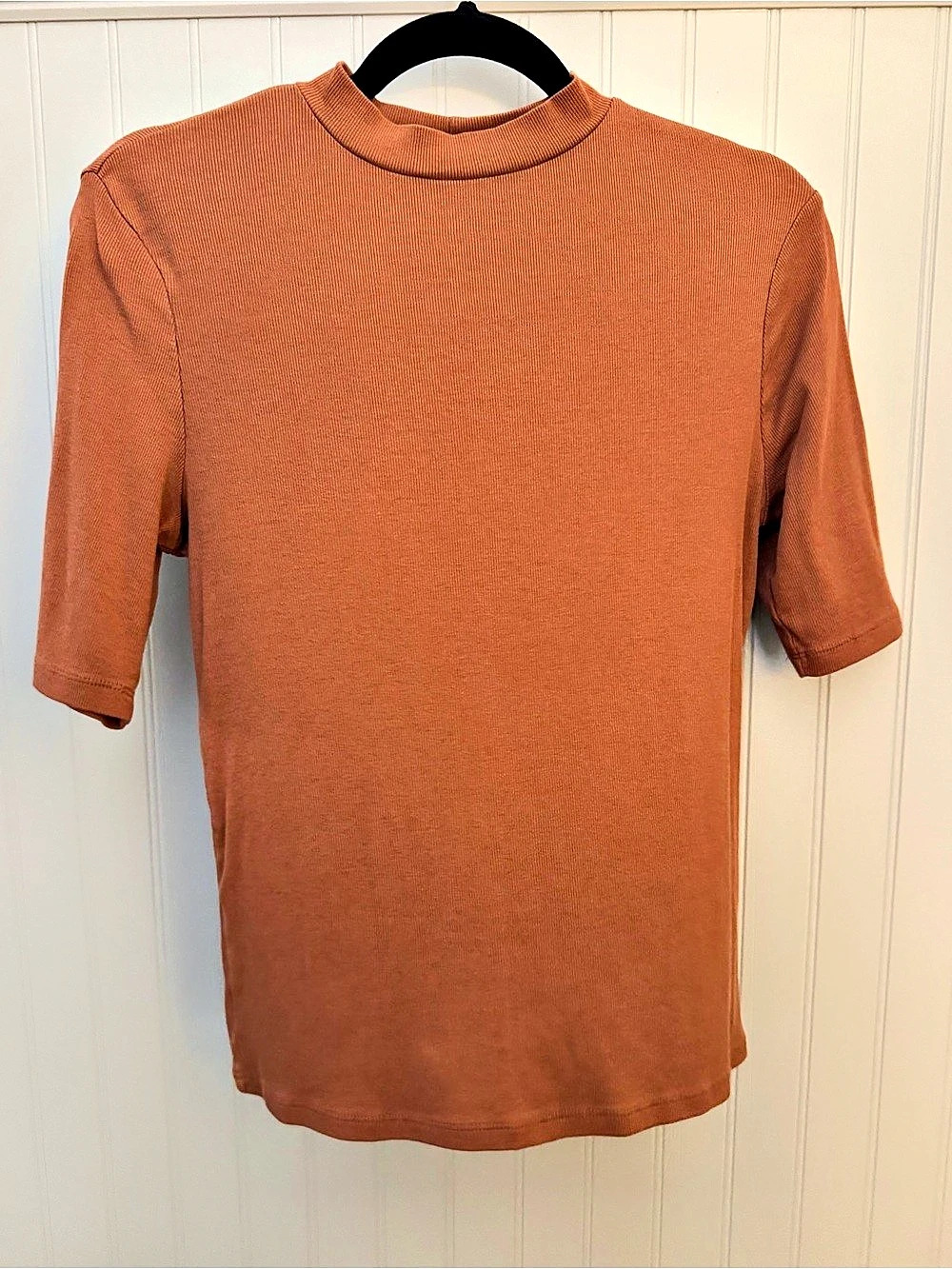 Brown Mock Neck Short Sleeve Top Size Medium